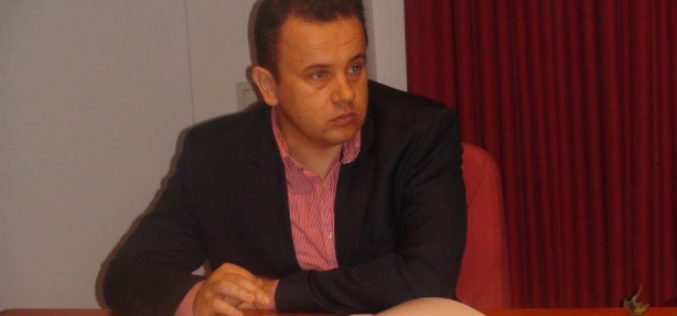 Ministrul Liviu Pop spune că va muta competiția pentru manuale între autori