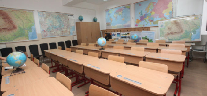 Directoarea Colegiului Economic din Târgu-Mureş şi-a dat demisia la cererea elevilor