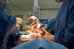 Dupa doua saptamani de chin, primul bebelus infectat cu COVID -19 a fost externat!