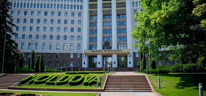 Coronavirus: Cetățenii moldoveni care se întorc acasă trebuie să plătească o poliță medicală de asigurare de 200 de euro