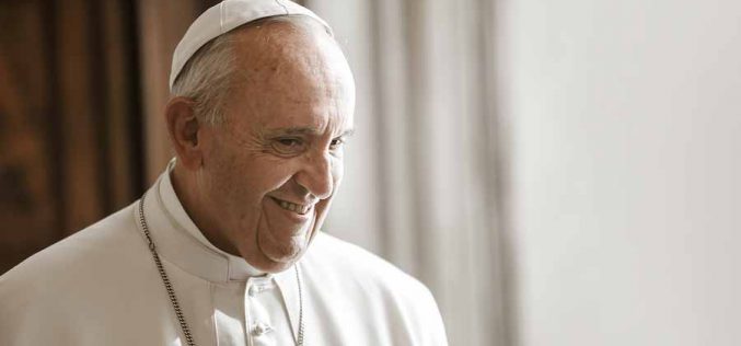 Papa Francisc a donat Spitalului Județean Suceava cinci ventilatoare pulmonare, 200 de combinezoane, 900 de măști FFP2 și 5000 de măști sanitare