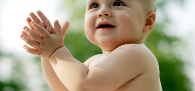 Când încep bebelușii să aplaude si de ce aceasta activitate trebuie incurajata – dezvoltarea bebelusului