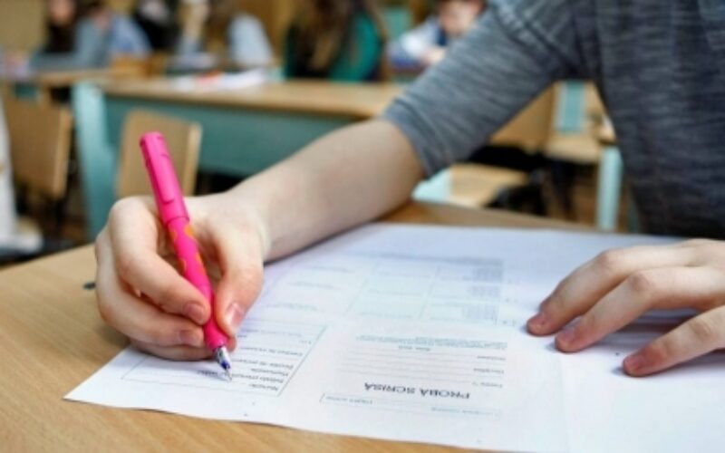 Evaluarea Naţională începe marți: 160.000 de elevi vor susține examenul