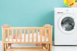 Pune-ți bebelușul să doarmă ziua lângă mașina de spălat rufe – spune un specialist