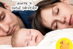 Când bebelușul doarme in patul părinților: AVANTAJE, DEZAVANTAJE și variante recomandate