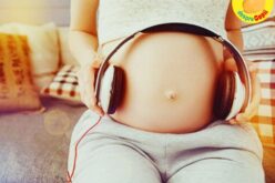 Ești insărcinată? Vorbește cu burtica ta pentru ca bebe te aude și invată!